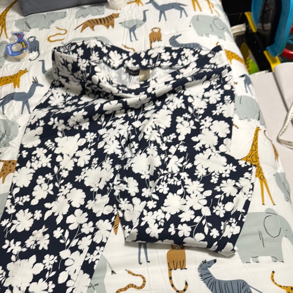 Floral Navy and White Pants stretch capris